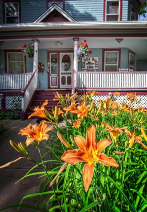 Holden House 1902 Bed & Breakfast Inn